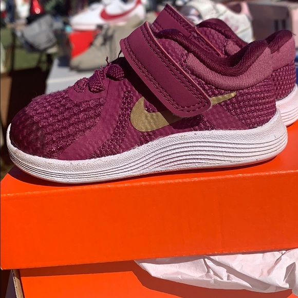 nike revolution 4 size 2.5